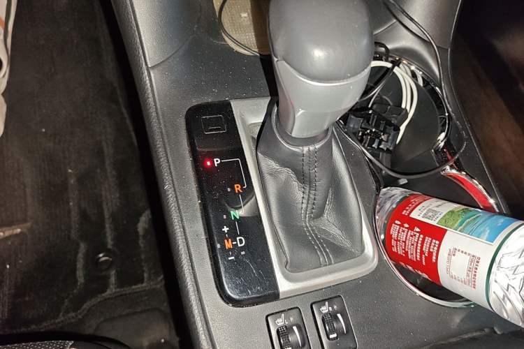 Used Toyota Highlander 2015 2.0T Four-Wheel Drive Luxury Edition 7-Seater Gear Lever