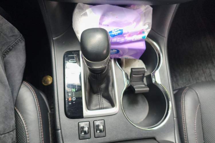 Used Toyota Highlander 2015 2.0T Four-Wheel Drive Luxury Edition 7-Seater Gear Lever