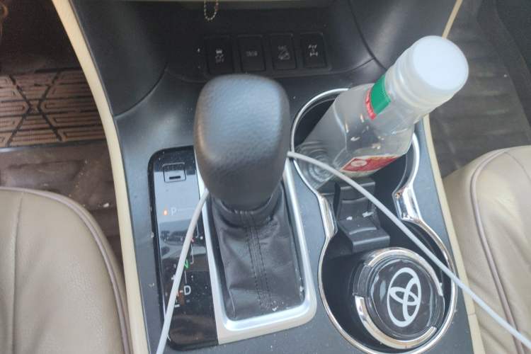 Used Toyota Highlander 2015 2.0T Four-Wheel Drive Elite Edition 7-Seater Gear Lever