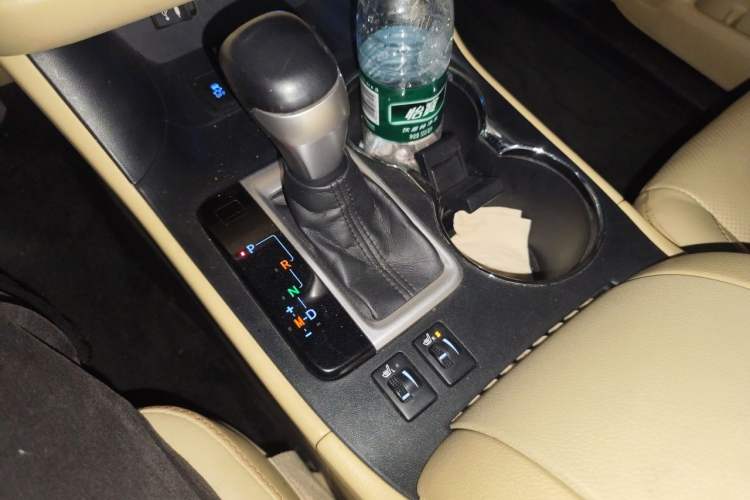 Used Toyota Highlander 2015 2.0T Four-Wheel Drive Luxury Edition 7-Seater Gear Lever