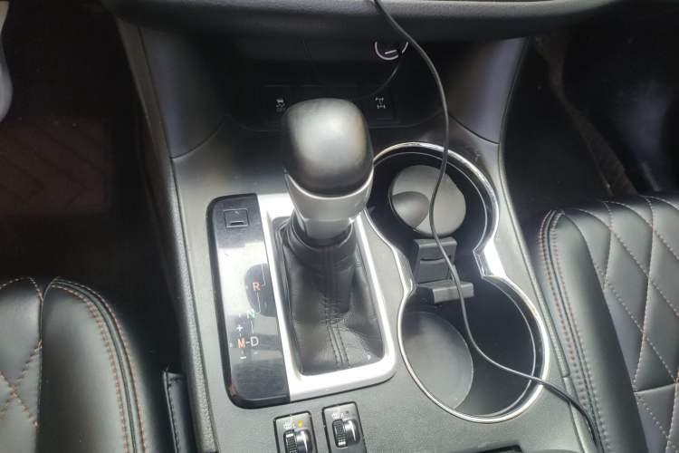 Used Toyota Highlander 2015 2.0T Four-Wheel Drive Luxury Edition 7-Seater Gear Lever