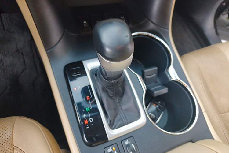Used Toyota Highlander 2015 2.0T Four-Wheel Drive Luxury Edition 7-Seater Gear Lever