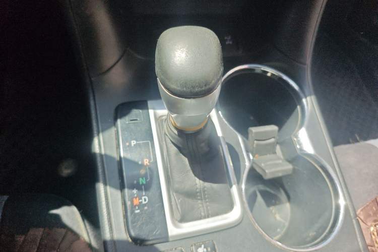 Used Toyota Highlander 2015 2.0T Four-Wheel Drive Luxury Edition 7-Seater Gear Lever