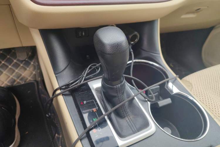 Used Toyota Highlander 2015 2.0T Two-Wheel Drive Elite Edition 5 Seats Gear Lever