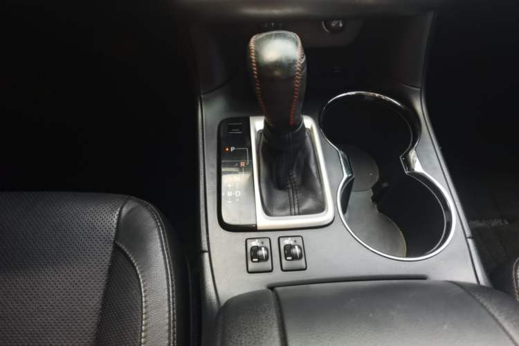 Used Toyota Highlander 2015 2.0T Four-Wheel Drive Luxury Edition 7-Seater Gear Lever