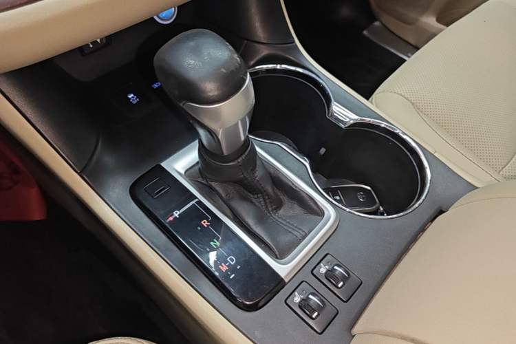 Used Toyota Highlander 2015 2.0T Four-Wheel Drive Luxury Edition 7-Seater Gear Lever