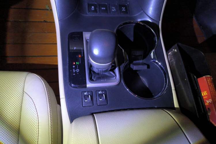 Used Toyota Highlander 2015 3.5L 4x4 Luxury Edition 7-seater Gear Lever
