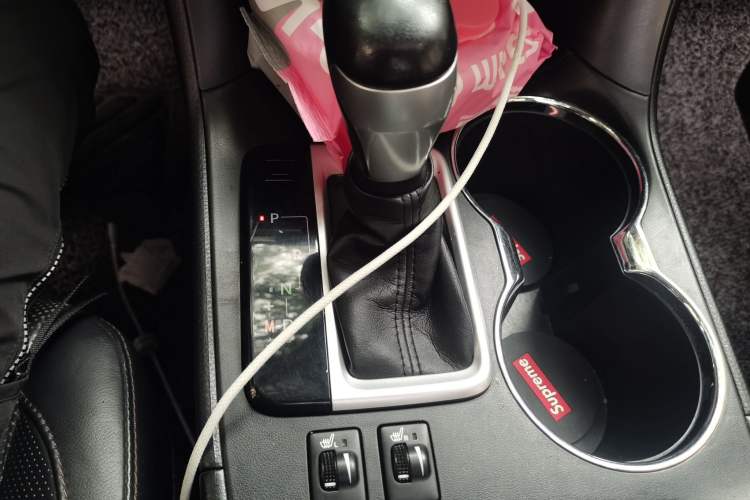 Used Toyota Highlander 2015 2.0T Four-Wheel Drive Luxury Edition 7-Seater Gear Lever