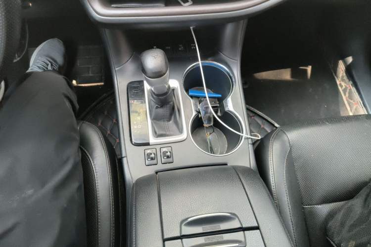 Used Toyota Highlander 2015 2.0T Four-Wheel Drive Luxury Edition 7-Seater Gear Lever