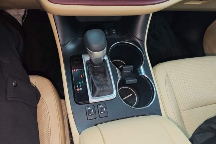 Used Toyota Highlander 2015 2.0T Four-Wheel Drive Luxury Edition 7-Seater Gear Lever