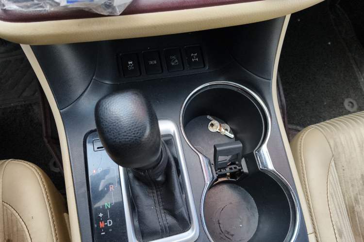 Used Toyota Highlander 2015 2.0T Four-Wheel Drive Elite Edition 7-Seater Gear Lever