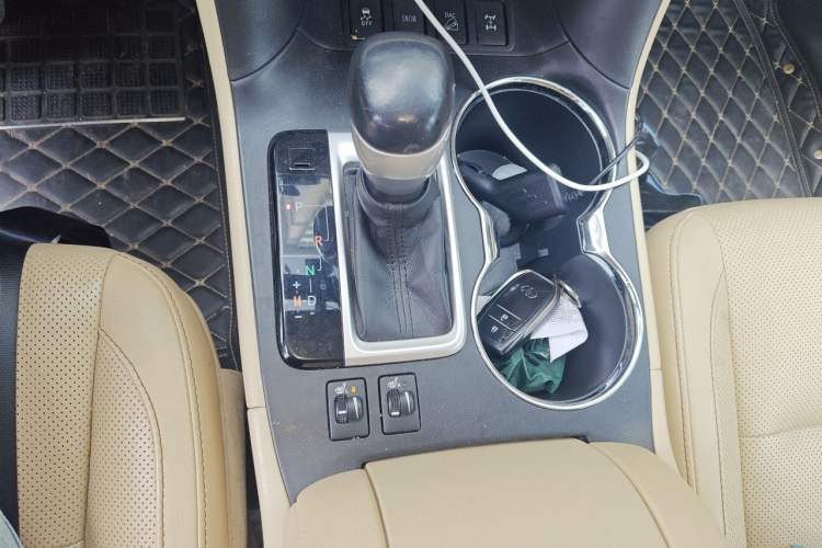 Used Toyota Highlander 2015 2.0T Four-Wheel Drive Luxury Edition 7-Seater Gear Lever