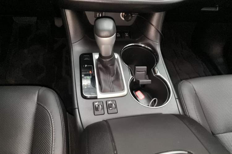 Used Toyota Highlander 2015 2.0T Four-Wheel Drive Luxury Edition 7-Seater Gear Lever