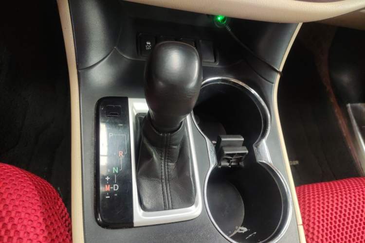Used Toyota Highlander 2015 2.0T Two-Wheel Drive Elite Edition 5 Seats Gear Lever