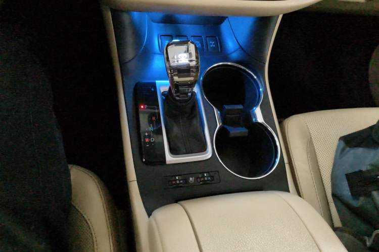 Used Toyota Highlander 2015 2.0T Four-Wheel Drive Ultimate Edition 7-Seater Gear Lever