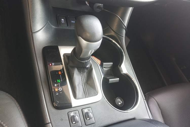Used Toyota Highlander 2015 2.0T Four-Wheel Drive Luxury Edition 7-Seater Gear Lever