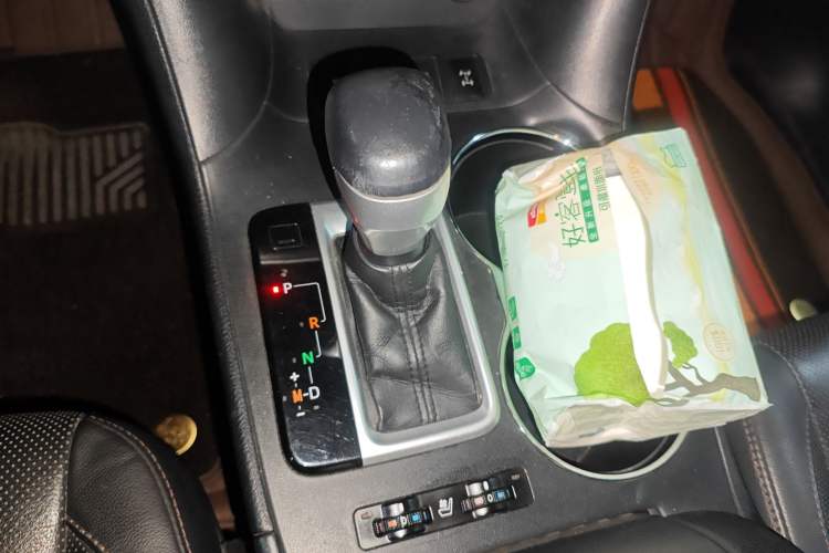 Used Toyota Highlander 2015 2.0T Four-Wheel Drive Ultimate Edition 7-Seater Gear Lever