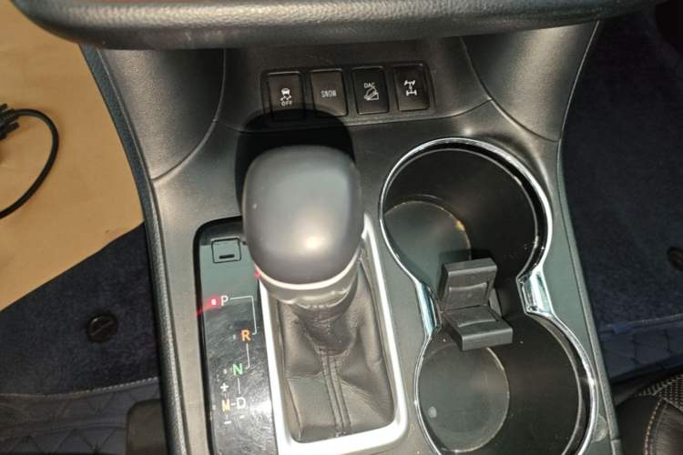 Used Toyota Highlander 2015 2.0T Four-Wheel Drive Luxury Edition 7-Seater Gear Lever