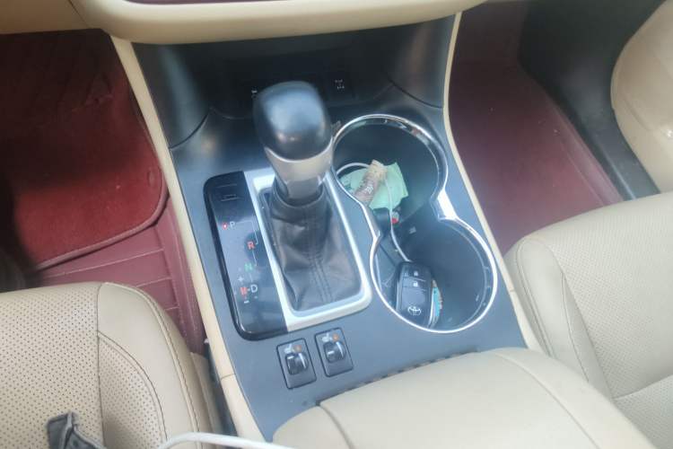 Used Toyota Highlander 2015 2.0T Four-Wheel Drive Luxury Edition 7-Seater Gear Lever