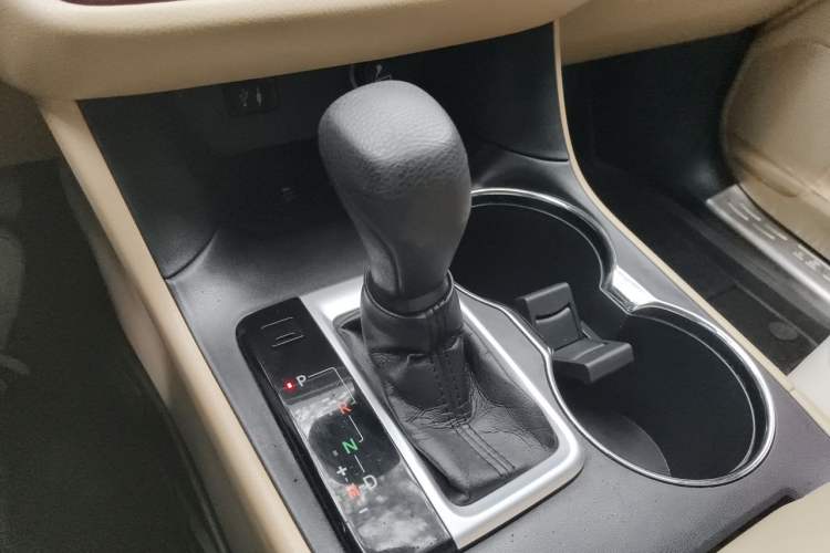 Used Toyota Highlander 2015 2.0T Four-Wheel Drive Elite Edition 7-Seater Gear Lever