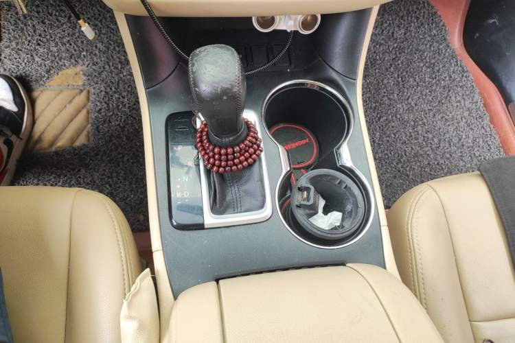 Used Toyota Highlander 2015 2.0T Two-Wheel Drive Elite Edition 7 Seats Gear Lever