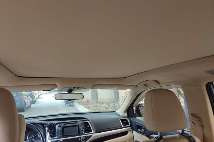 Used Toyota Highlander 2015 2.0T Two-Wheel Drive Luxury Edition 7 Seats Headliner