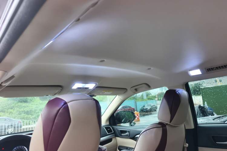 Used Toyota Highlander 2015 2.0T Two-Wheel Drive Elite Edition 7 Seats Headliner