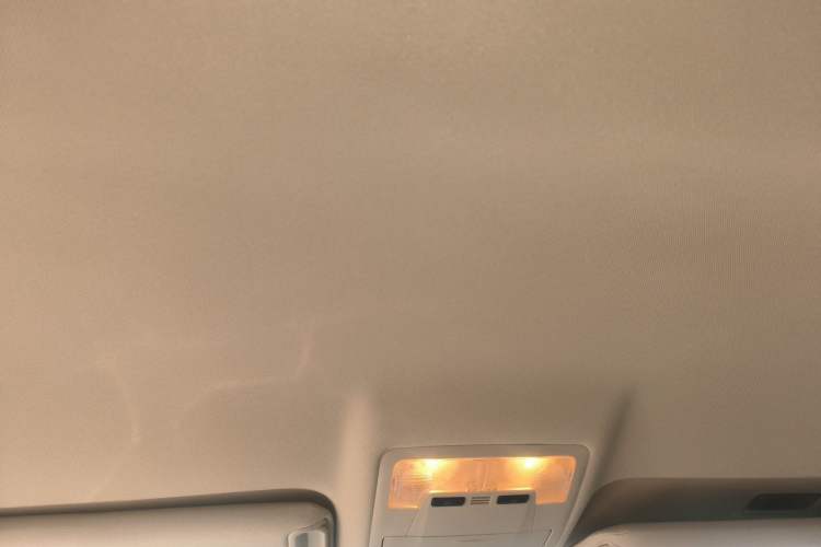 Used Toyota Highlander 2015 2.0T Two-Wheel Drive Elite Edition 7 Seats Headliner