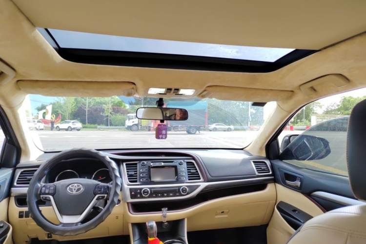 Used Toyota Highlander 2015 2.0T Two-Wheel Drive Luxury Edition 7 Seats Headliner