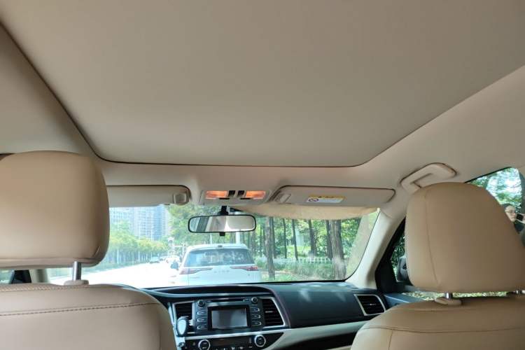Used Toyota Highlander 2015 2.0T Two-Wheel Drive Luxury Edition 7 Seats Headliner
