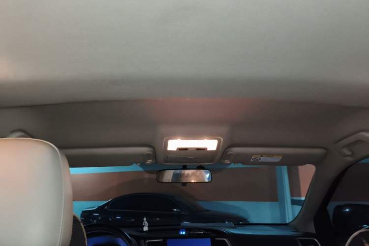 Used Toyota Highlander 2015 2.0T Two-Wheel Drive Elite Edition 5 Seats Headliner