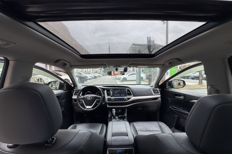 Used Toyota Highlander 2015 2.0T Two-Wheel Drive Luxury Edition 7 Seats Headliner