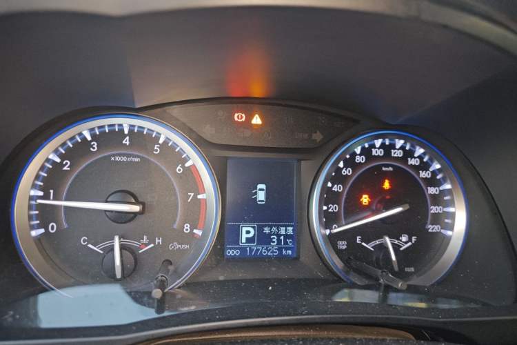 Used Toyota Highlander 2015 2.0T Four-Wheel Drive Luxury Edition 7-Seater Instrument Cluster