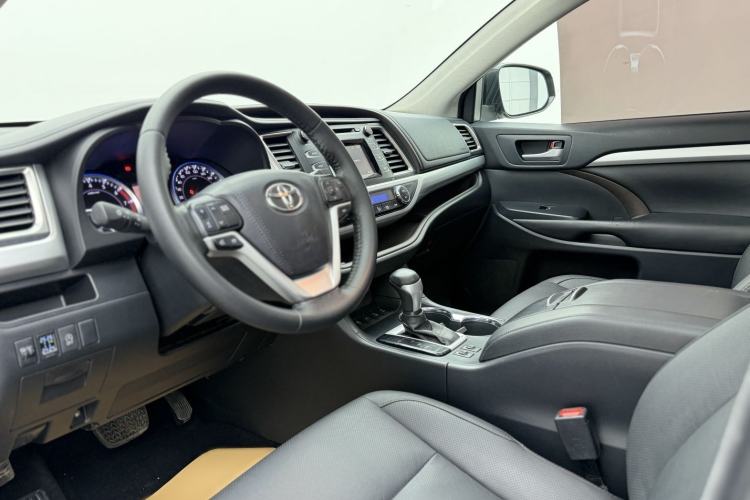 Used Toyota Highlander 2015 2.0T Four-Wheel Drive Luxury Edition 7-Seater Interior 1