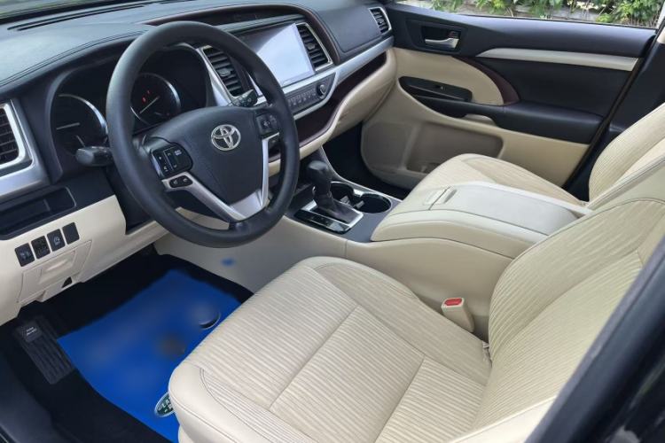 Used Toyota Highlander 2015 2.0T Two-Wheel Drive Elite Edition 5 Seats Interior 1