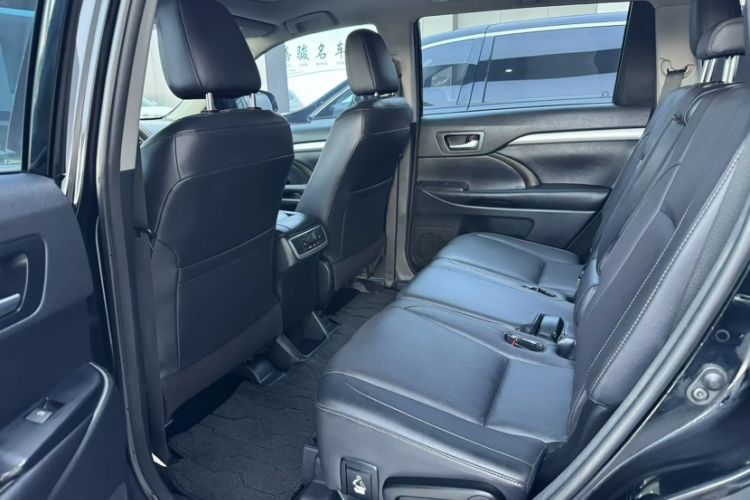 Used Toyota Highlander 2015 2.0T Four-Wheel Drive Luxury Edition 7-Seater Interior 1