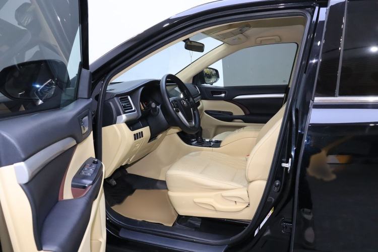 Used Toyota Highlander 2015 2.0T Four-Wheel Drive Elite Edition 7-Seater Interior 1