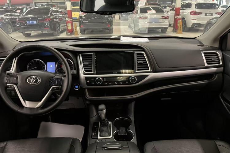 Used Toyota Highlander 2015 2.0T Four-Wheel Drive Luxury Edition 7-Seater Interior 1