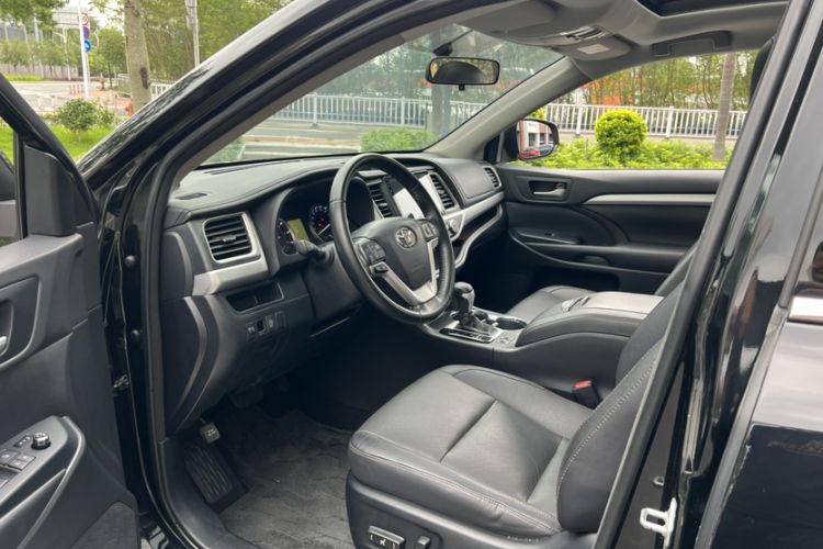 Used Toyota Highlander 2015 2.0T Four-Wheel Drive Luxury Edition 7-Seater Interior 1