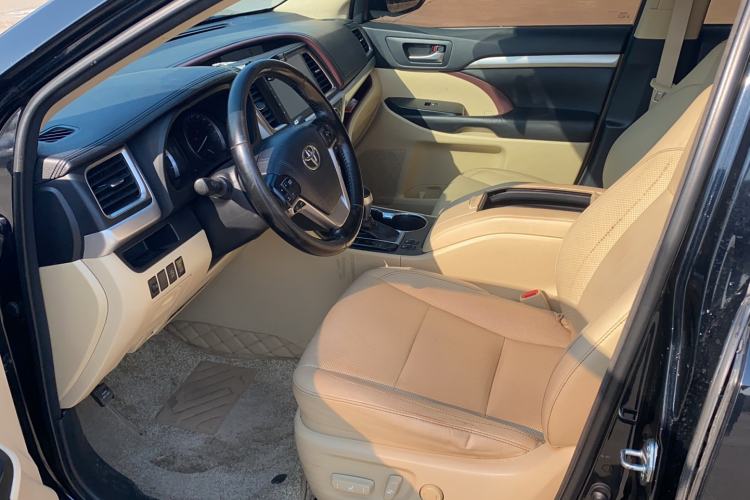 Used Toyota Highlander 2015 2.0T Four-Wheel Drive Luxury Edition 7-Seater Interior 1