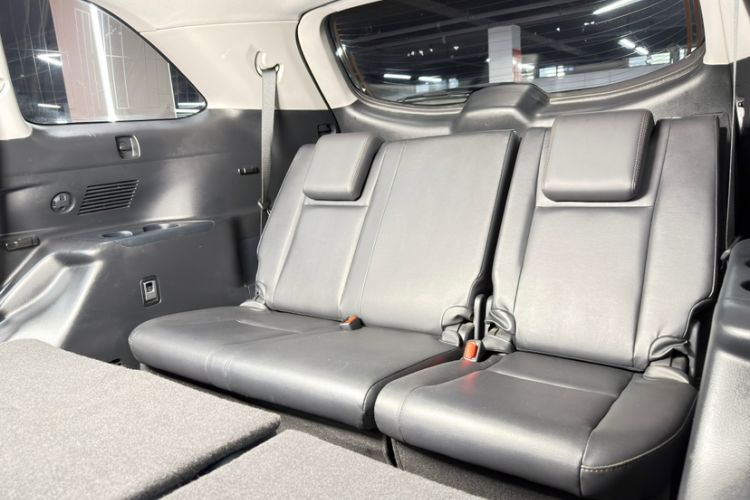 Used Toyota Highlander 2015 2.0T Four-Wheel Drive Luxury Edition 7-Seater Interior 10