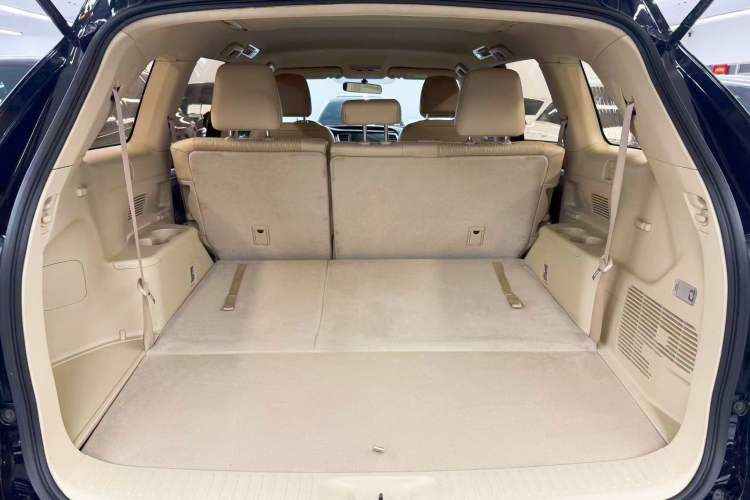 Used Toyota Highlander 2015 2.0T Two-Wheel Drive Elite Edition 7 Seats Interior 11