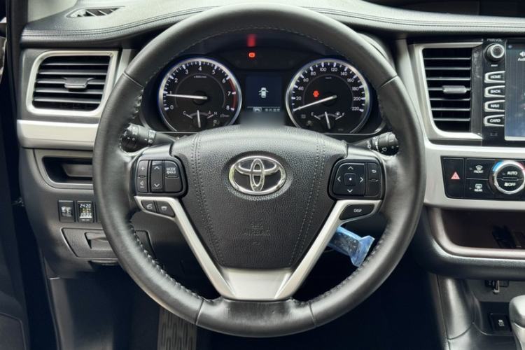 Used Toyota Highlander 2015 2.0T Two-Wheel Drive Luxury Edition 7 Seats Interior 11