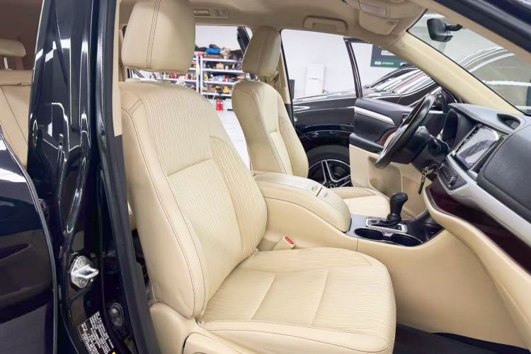 Used Toyota Highlander 2015 2.0T Two-Wheel Drive Elite Edition 7 Seats Interior 13