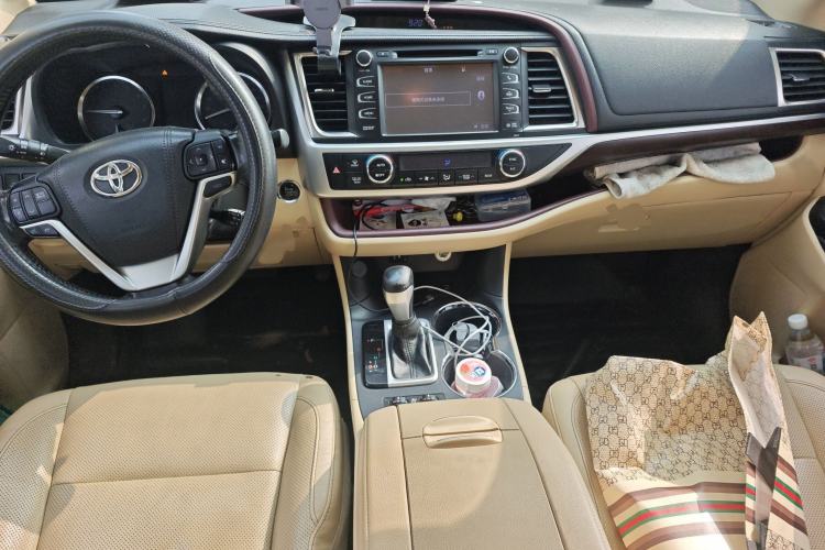 Used Toyota Highlander 2015 2.0T Four-Wheel Drive Ultimate Edition 7-Seater Interior 2