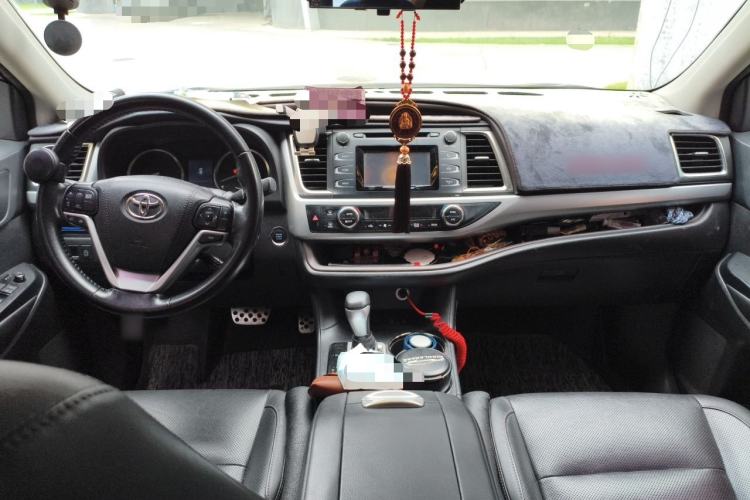 Used Toyota Highlander 2015 2.0T Four-Wheel Drive Luxury Edition 7-Seater Interior 2