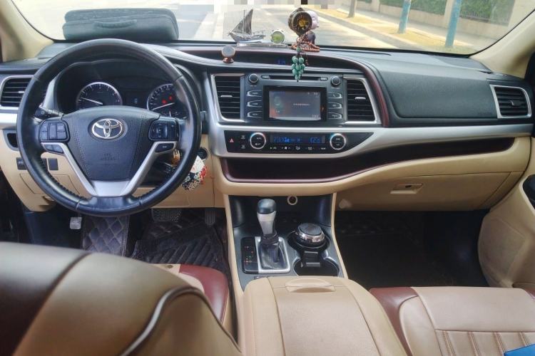 Used Toyota Highlander 2015 2.0T Four-Wheel Drive Luxury Edition 7-Seater Interior 2