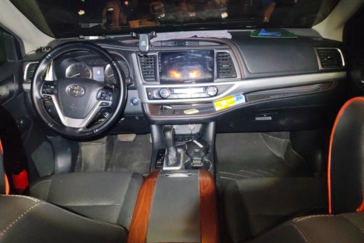 Used Toyota Highlander 2015 2.0T Four-Wheel Drive Luxury Edition 7-Seater Interior 2