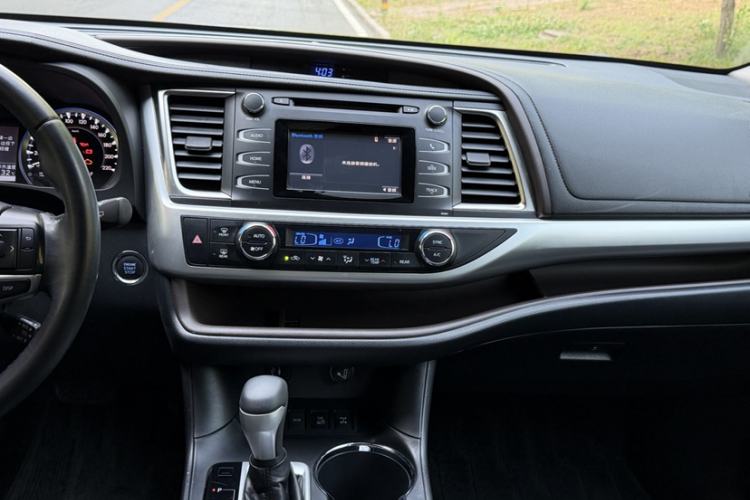 Used Toyota Highlander 2015 2.0T Four-Wheel Drive Luxury Edition 7-Seater Interior 2