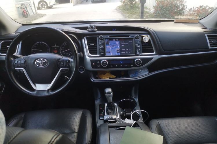 Used Toyota Highlander 2015 2.0T Four-Wheel Drive Ultimate Edition 7-Seater Interior 2